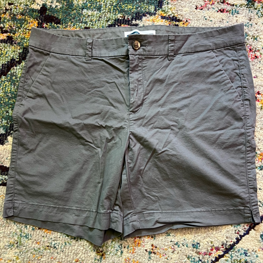 Old Navy Women’s  Charcoal Flat Front Shorts size 16